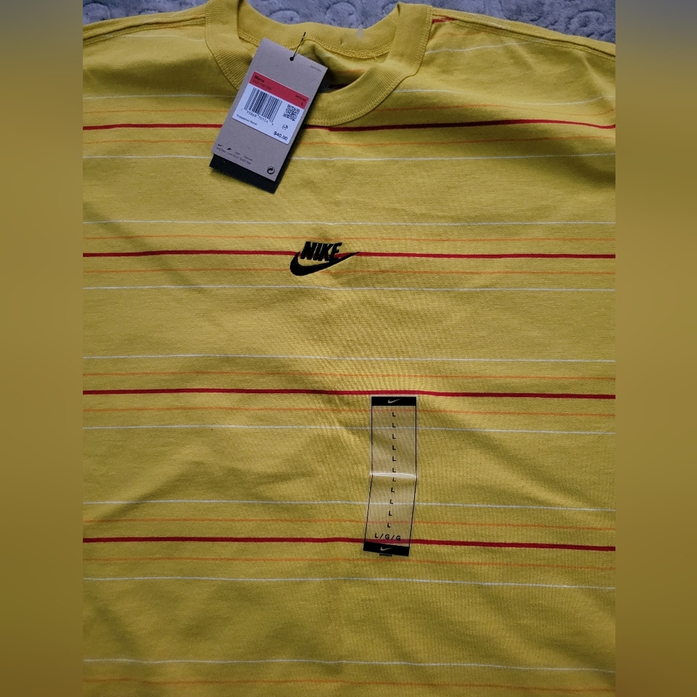 Mens Nike T-shirt - Picture 2 of 4